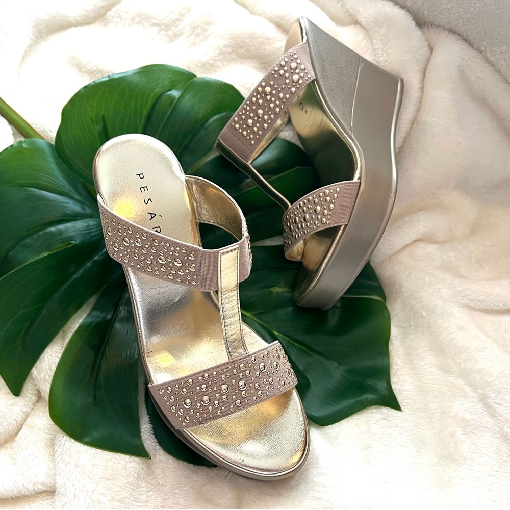Gold wedges- great condition!!